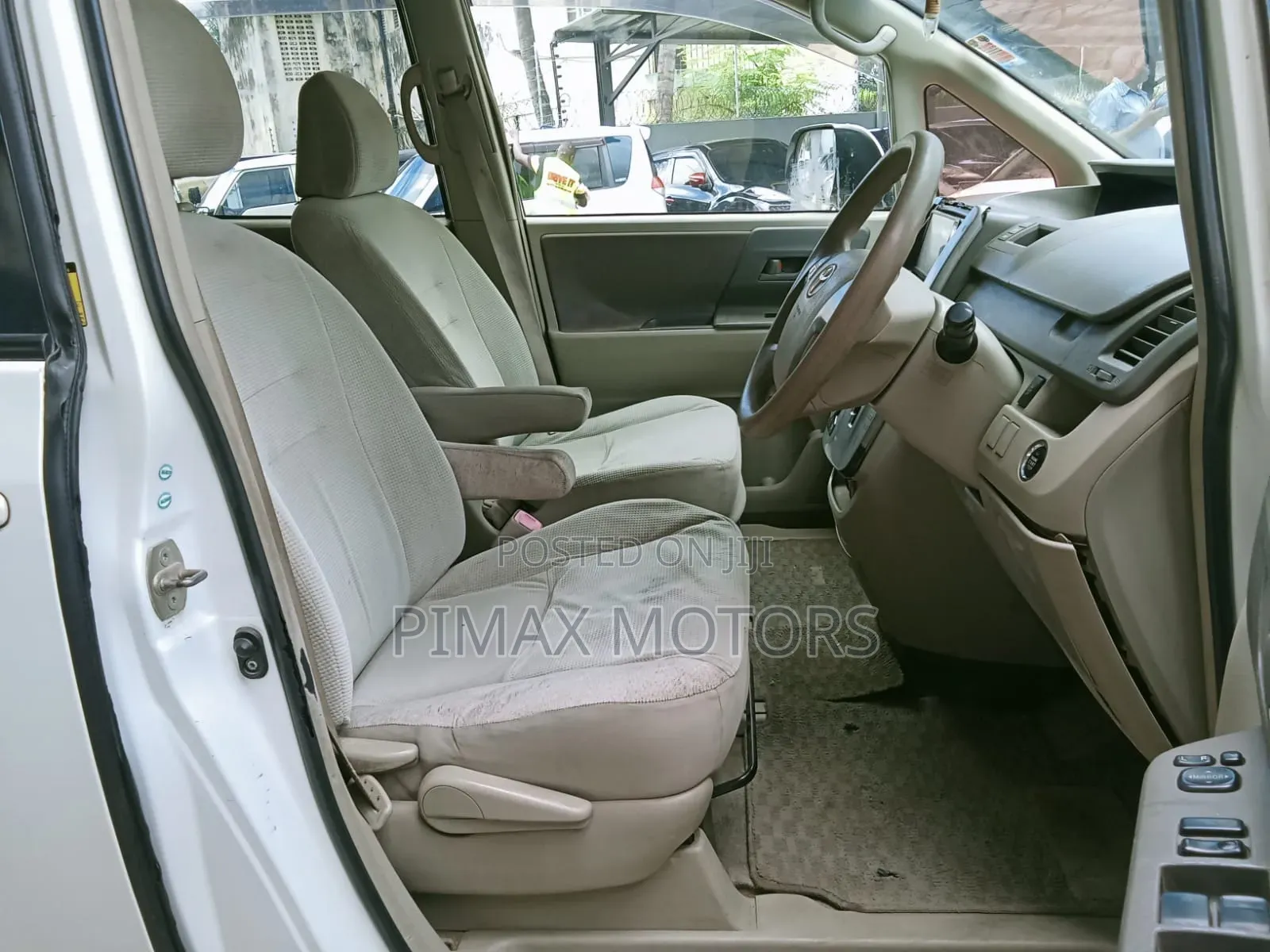 Toyota Noah 2012 White