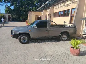 Nissan Pick-Up 1987 Gray