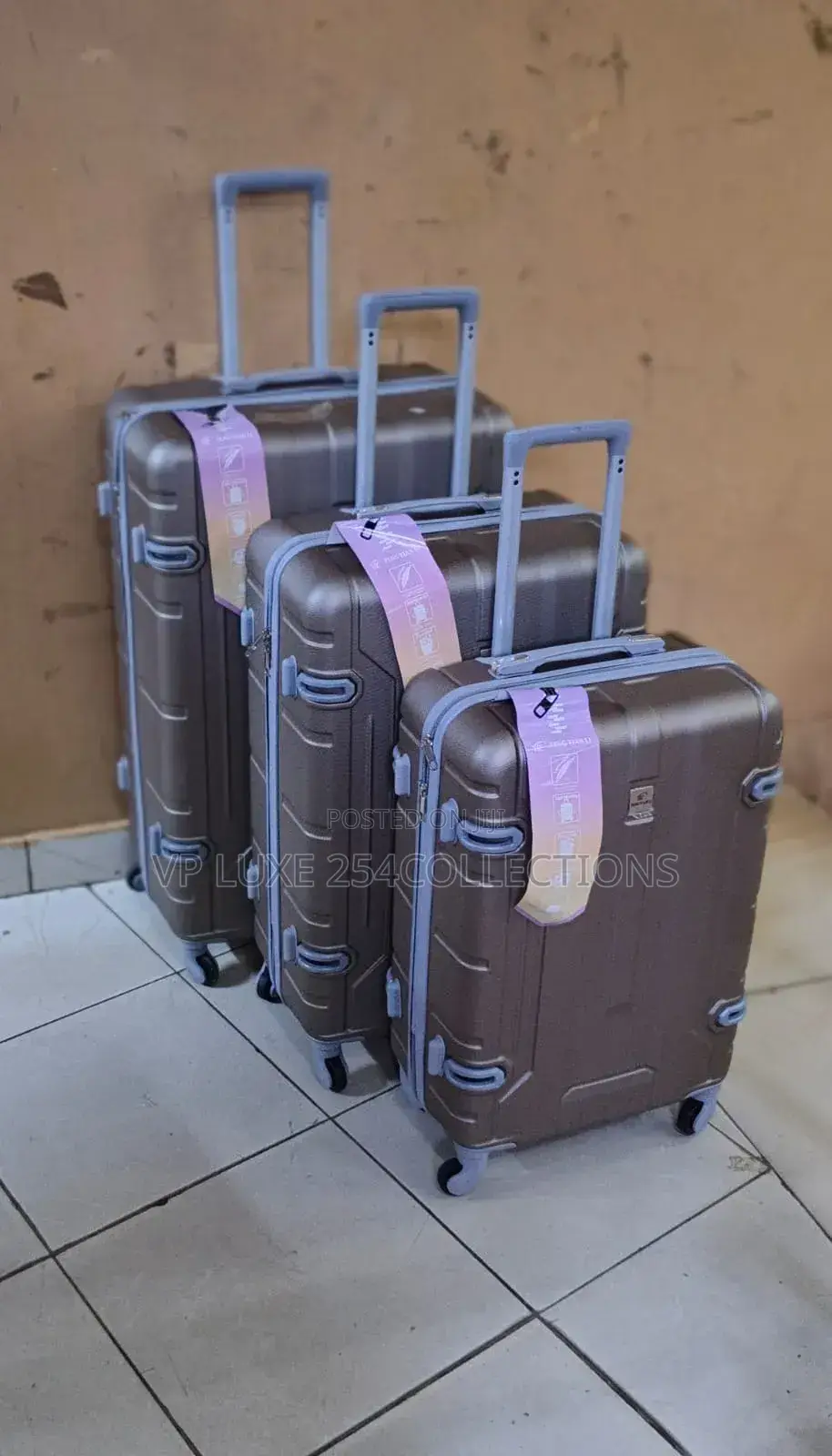 *4 in 1 Luxurious Unbreakable Suitcase