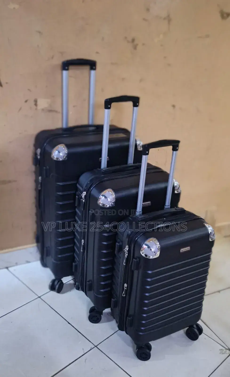 *4 in 1 Luxurious Unbreakable Suitcase