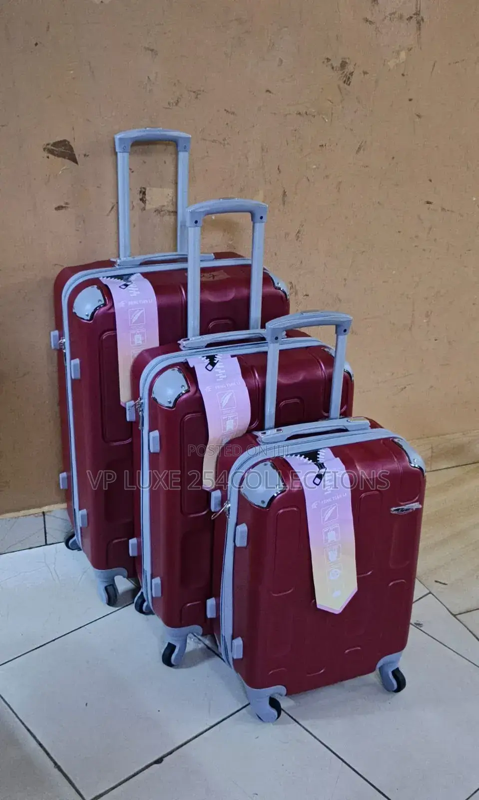 *4 in 1 Luxurious Unbreakable Suitcase