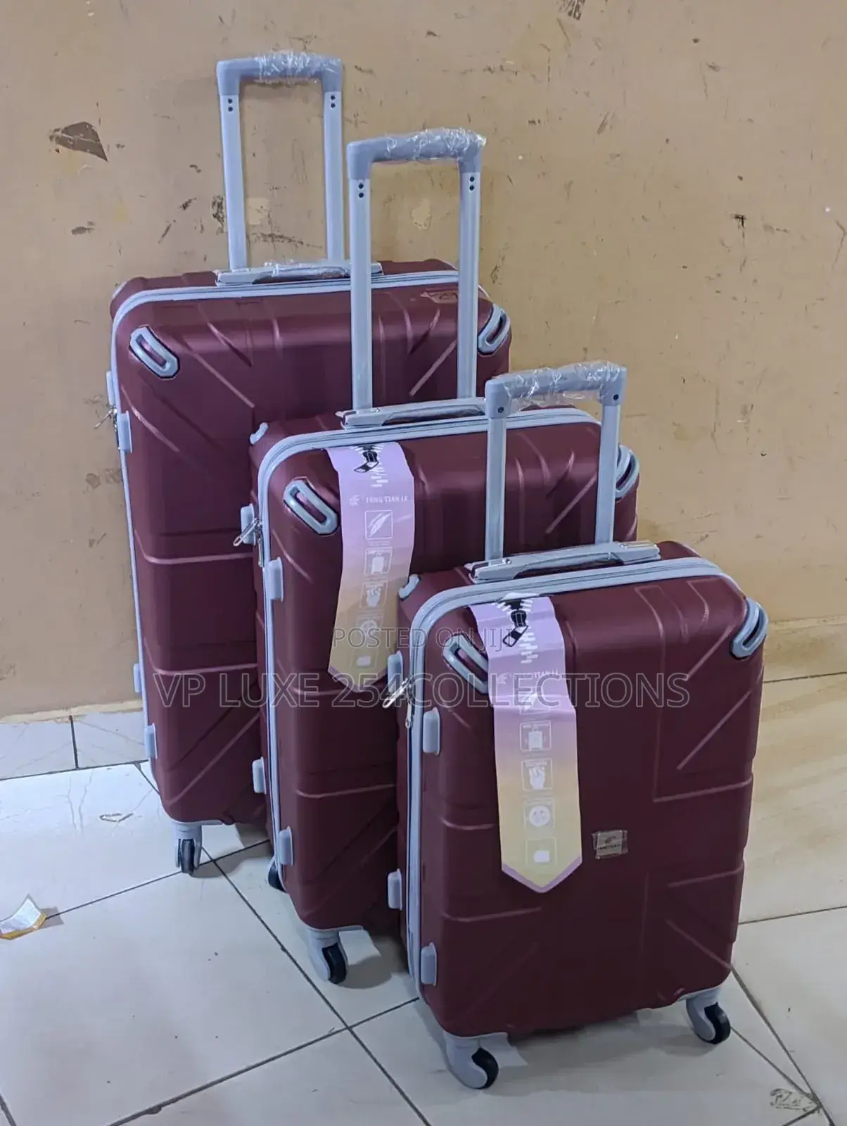 *4 in 1 Luxurious Unbreakable Suitcase