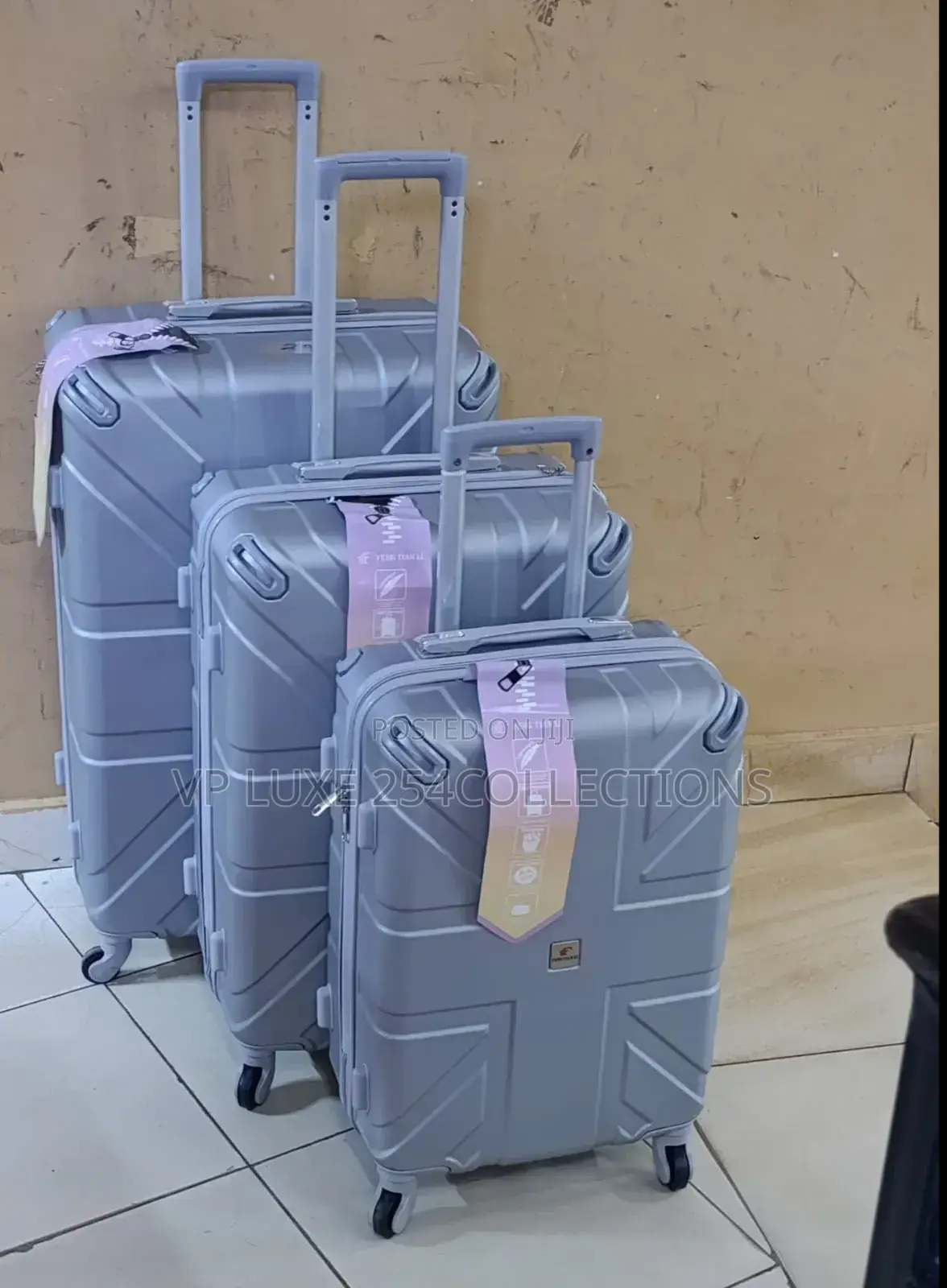 *4 in 1 Luxurious Unbreakable Suitcase