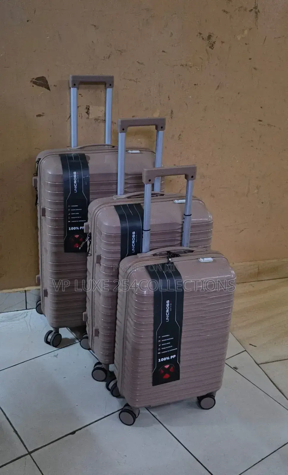 *4 in 1 Luxurious Unbreakable Suitcase