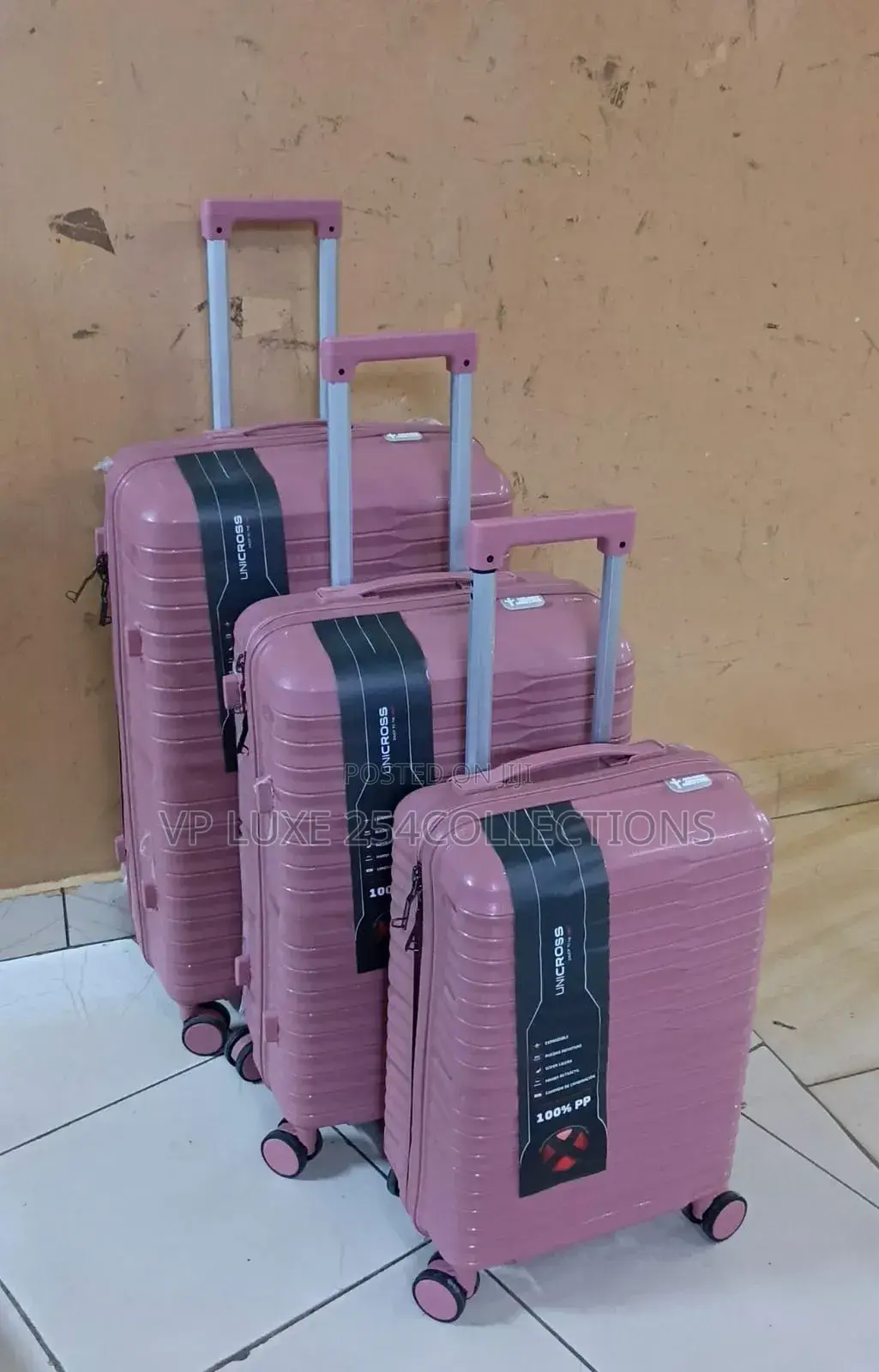 *4 in 1 Luxurious Unbreakable Suitcase