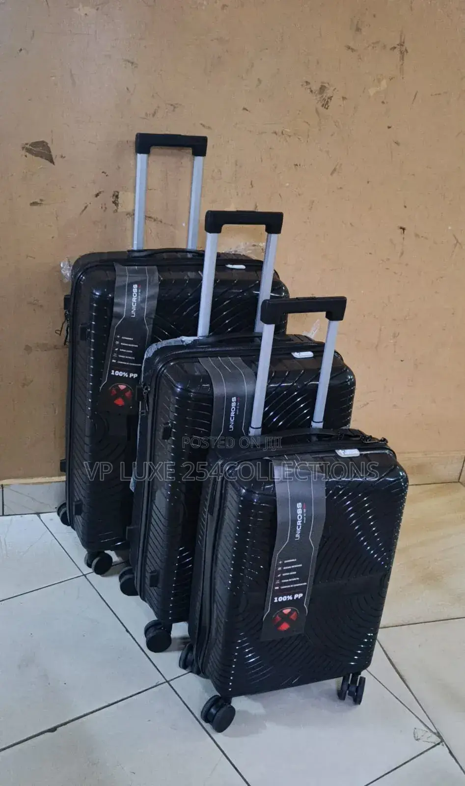 *4 in 1 Luxurious Unbreakable Suitcase