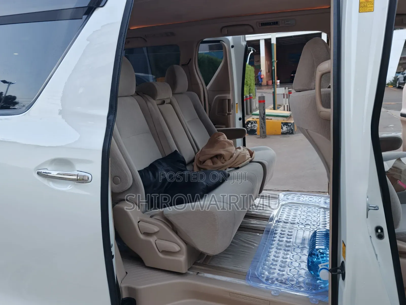 Toyota Alphard 2012 Off white