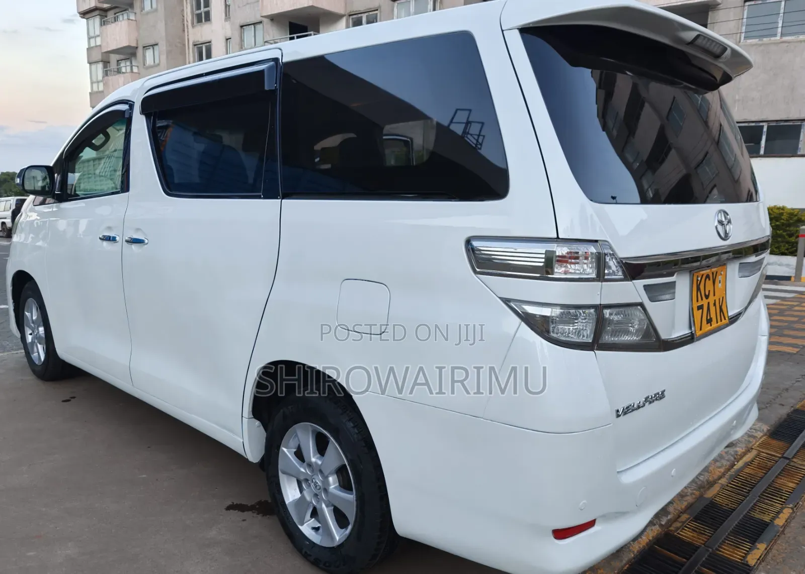 Toyota Alphard 2012 Off white