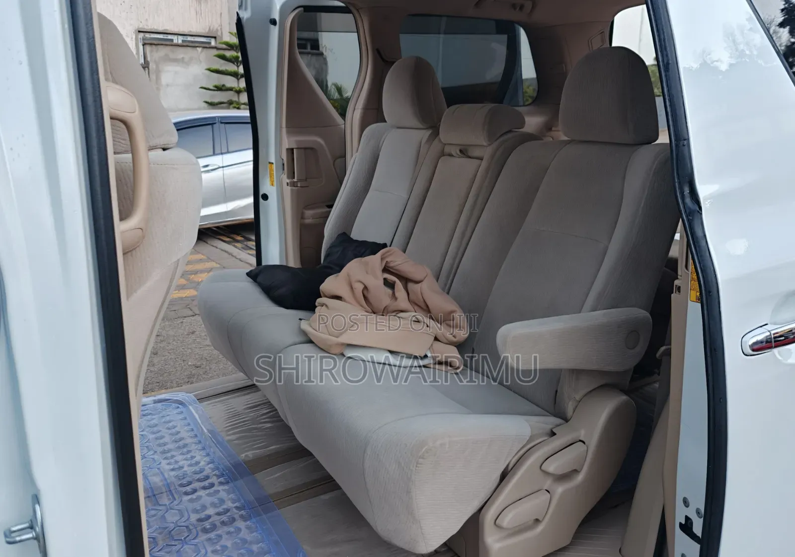 Toyota Alphard 2012 Off white