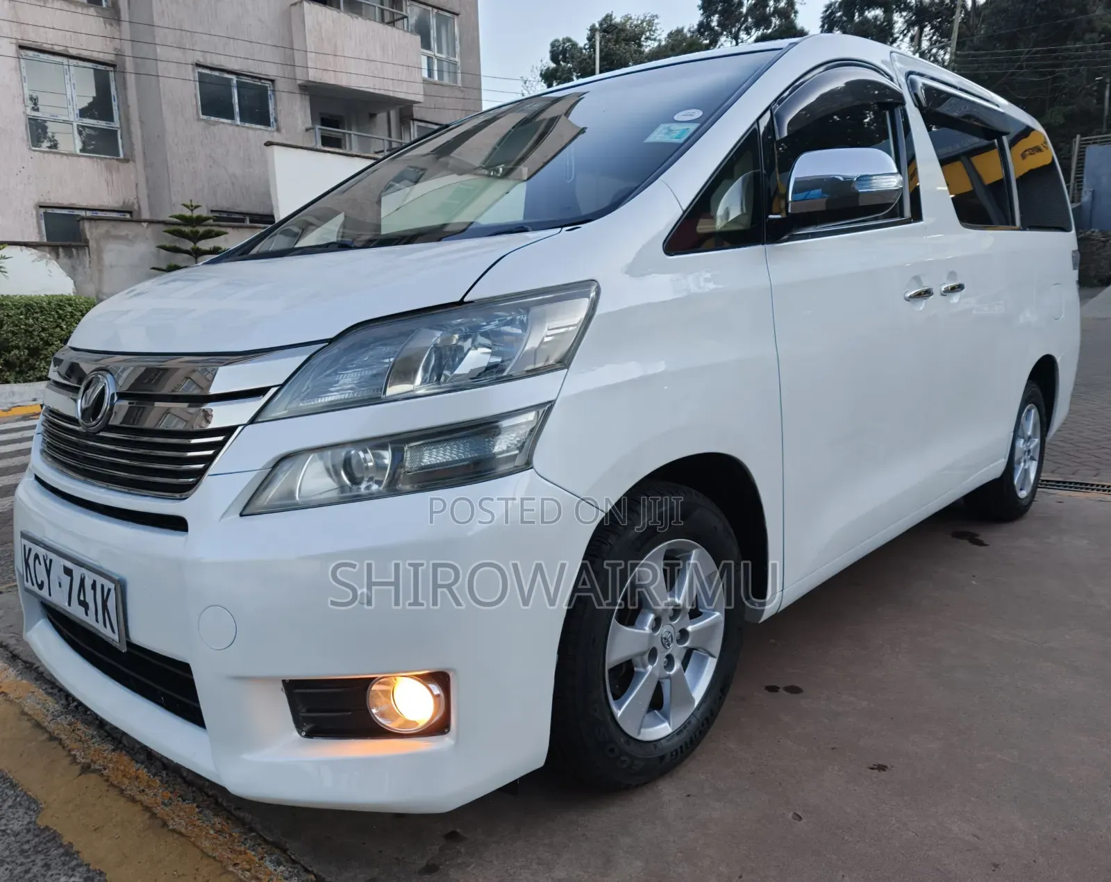 Toyota Alphard 2012 Off white