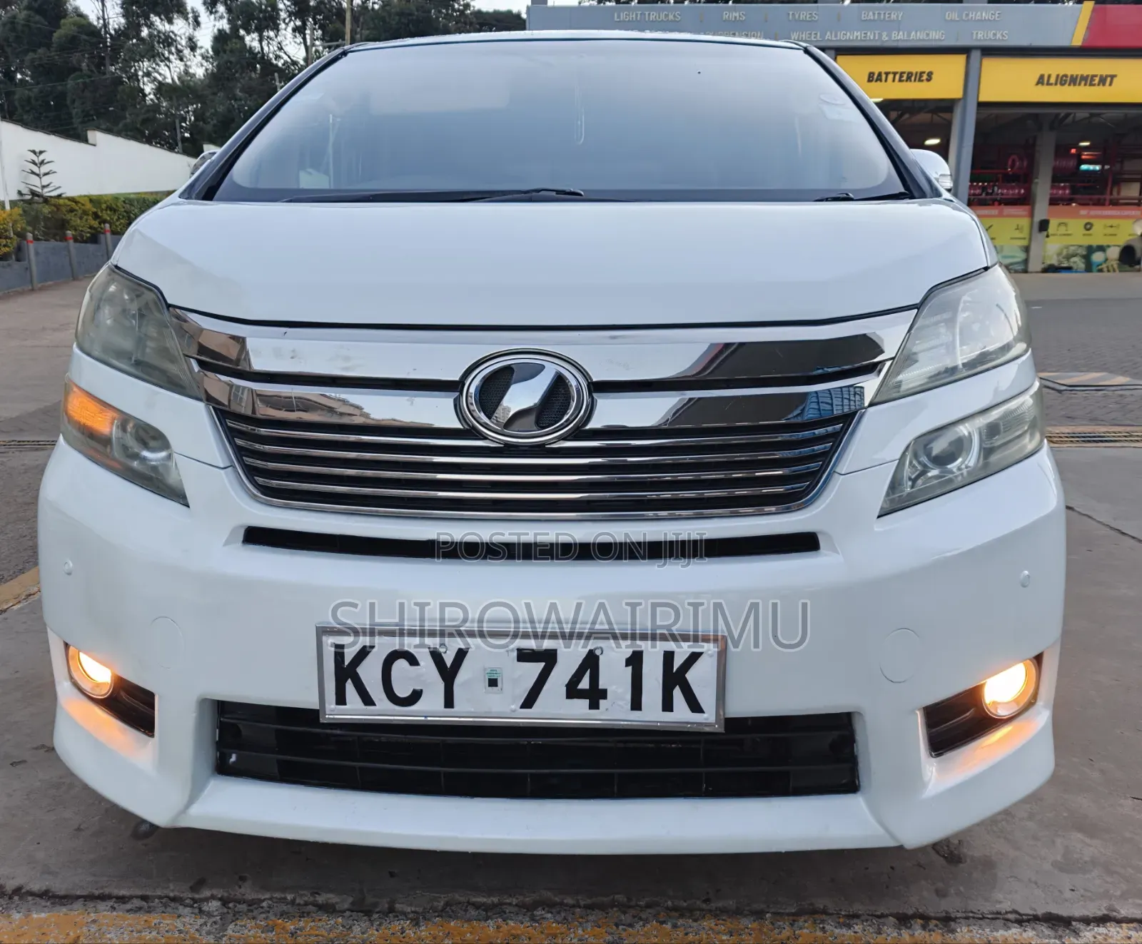 Toyota Alphard 2012 Off white