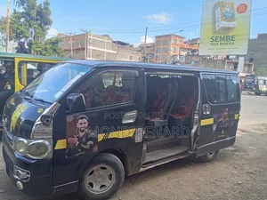 Toyota HiAce 2016 Black