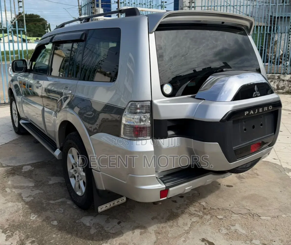 Mitsubishi Pajero 2019 Silver