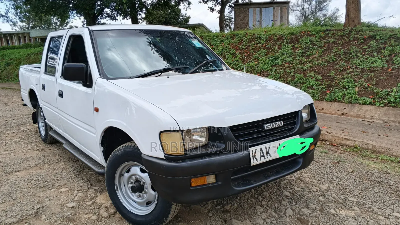 Isuzu Tougher 2000 White