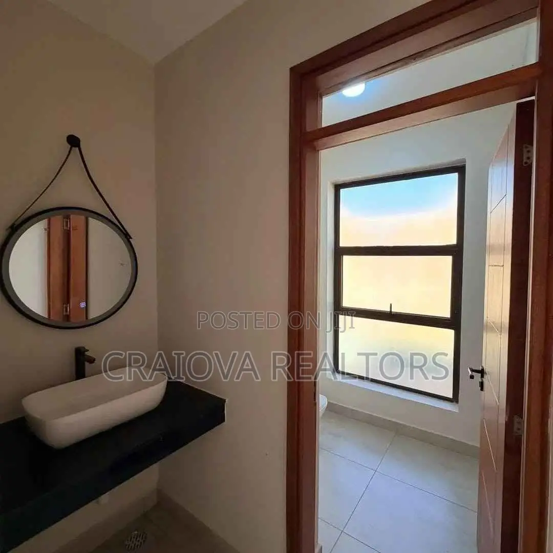 6bdrm Villa in Hardy for sale