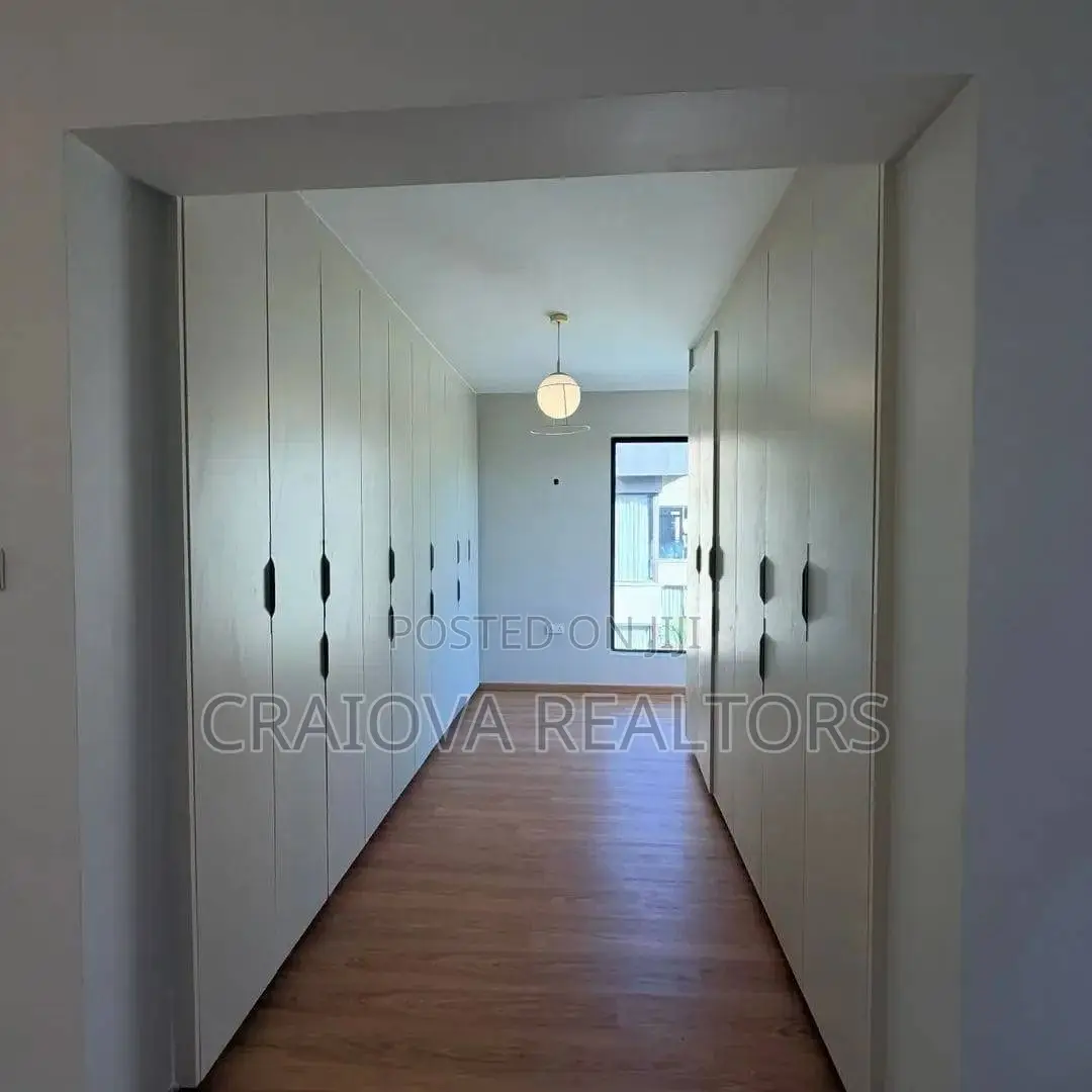 6bdrm Villa in Hardy for sale