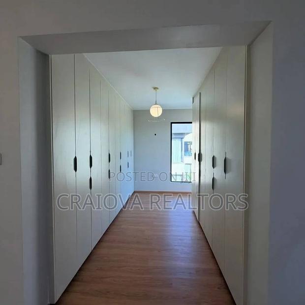 6bdrm Villa in Hardy for sale - thumbnail 9