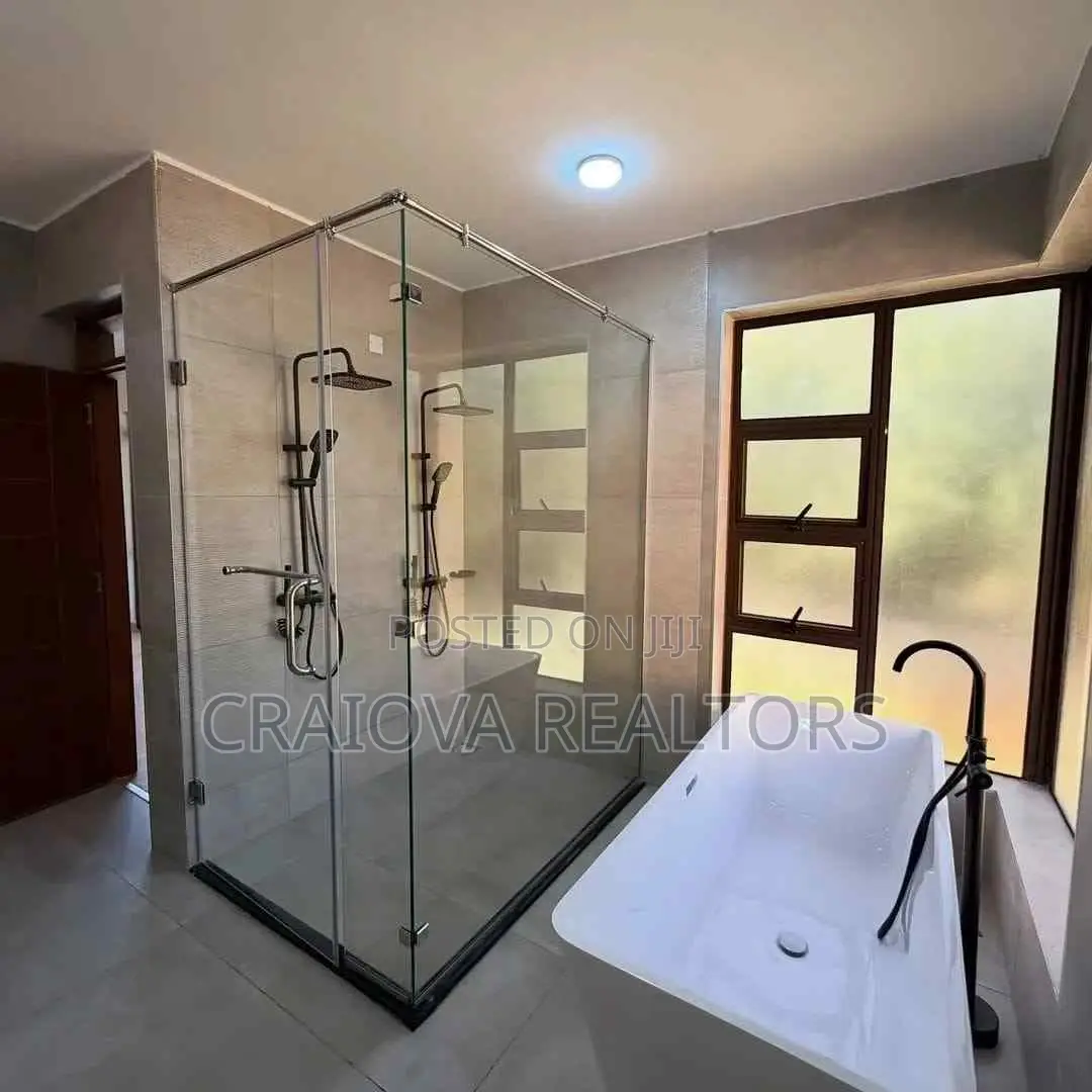 6bdrm Villa in Hardy for sale