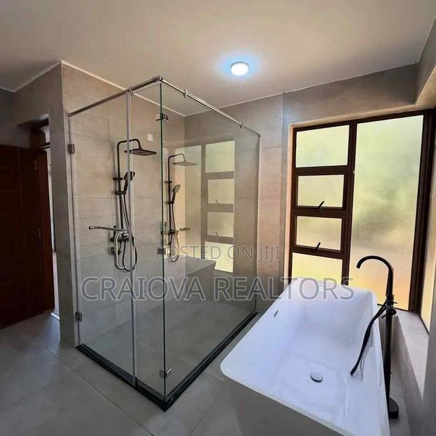 6bdrm Villa in Hardy for sale - thumbnail 10