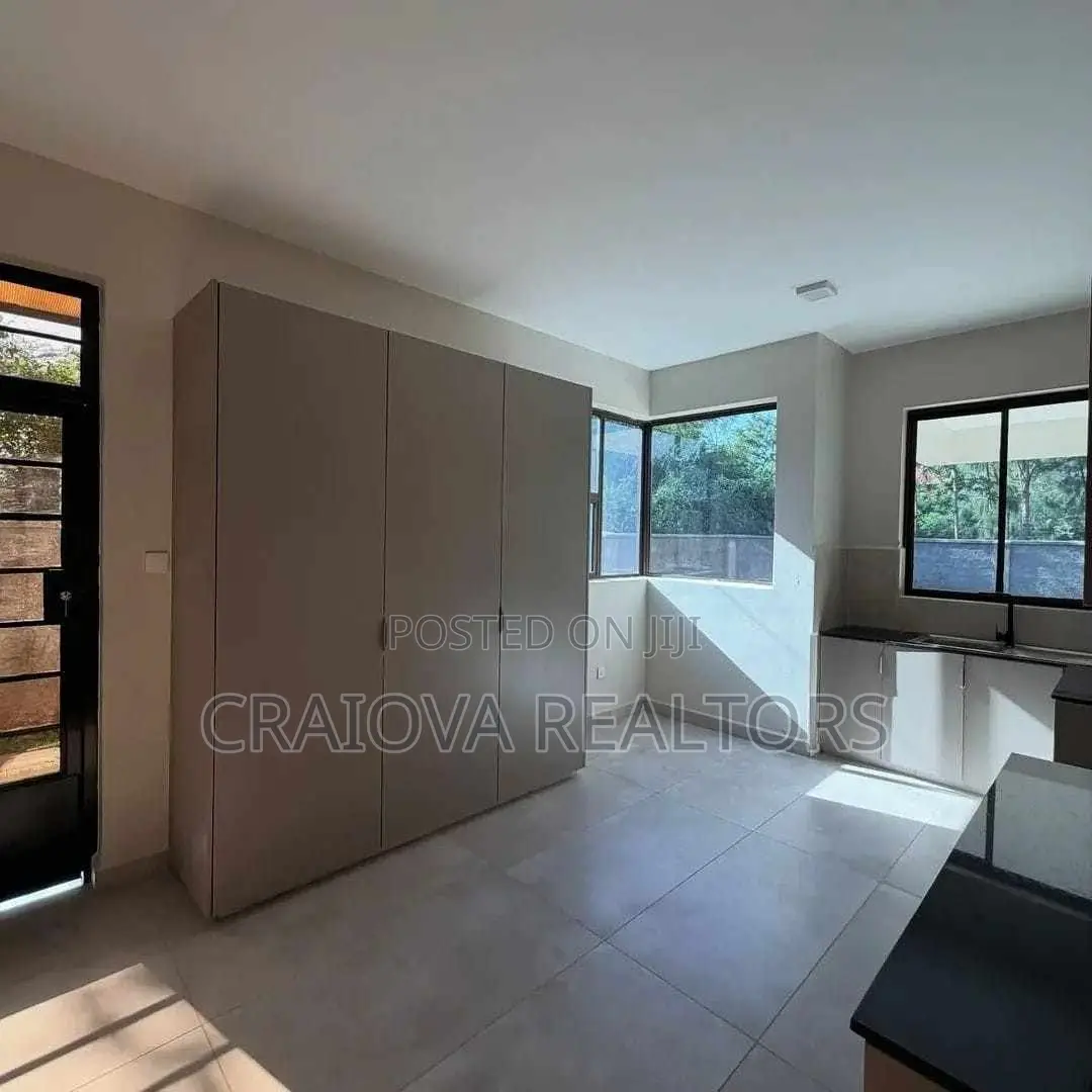 6bdrm Villa in Hardy for sale