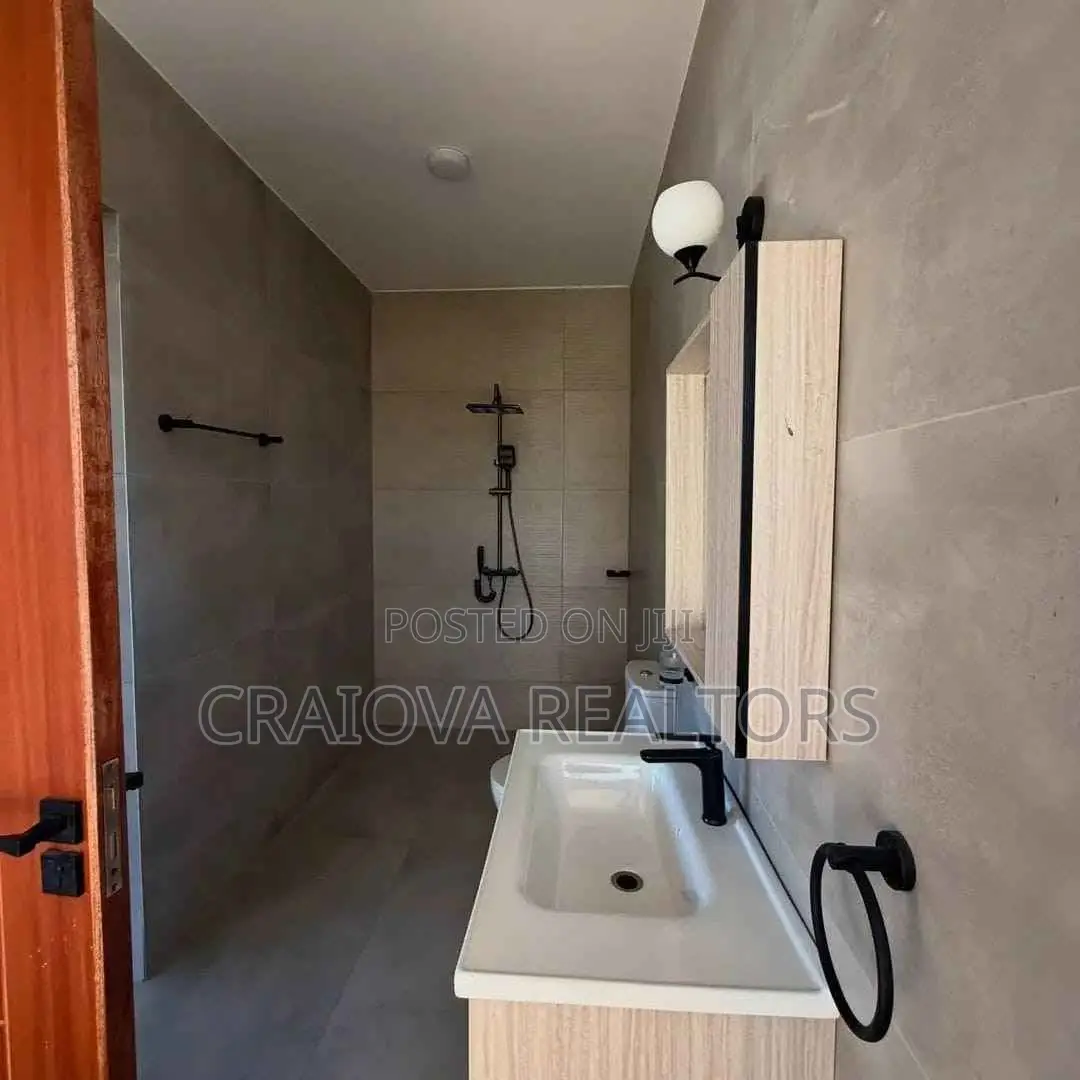 6bdrm Villa in Hardy for sale