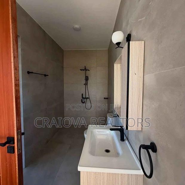 6bdrm Villa in Hardy for sale - thumbnail 16