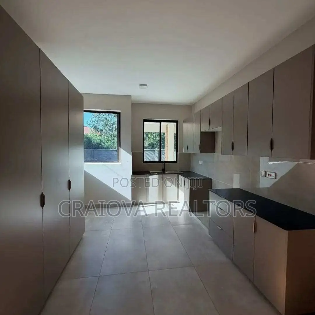 6bdrm Villa in Hardy for sale