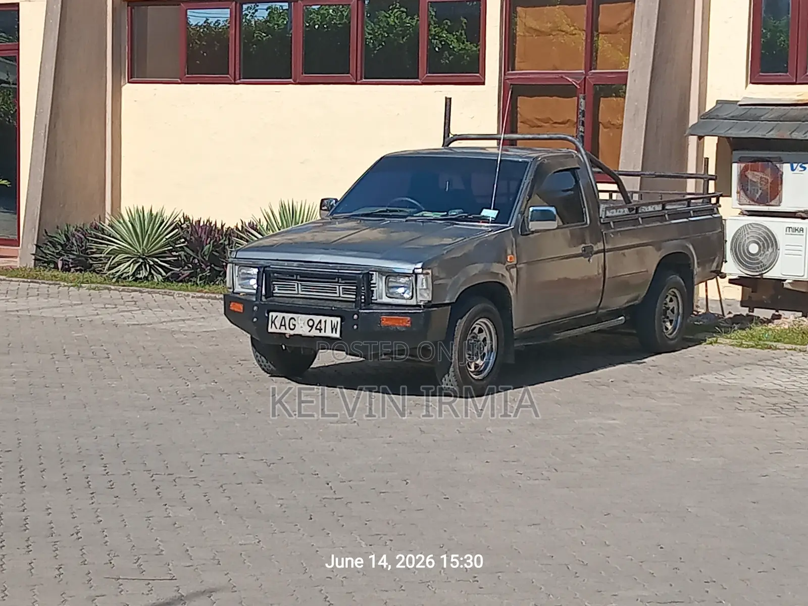 Nissan Pick-Up 1987 Gray