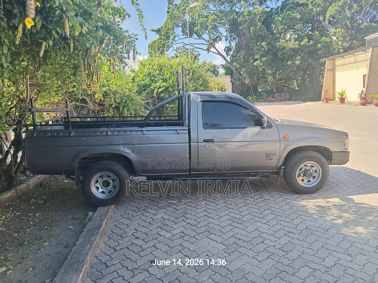 Nissan Pick-Up 1987 Gray