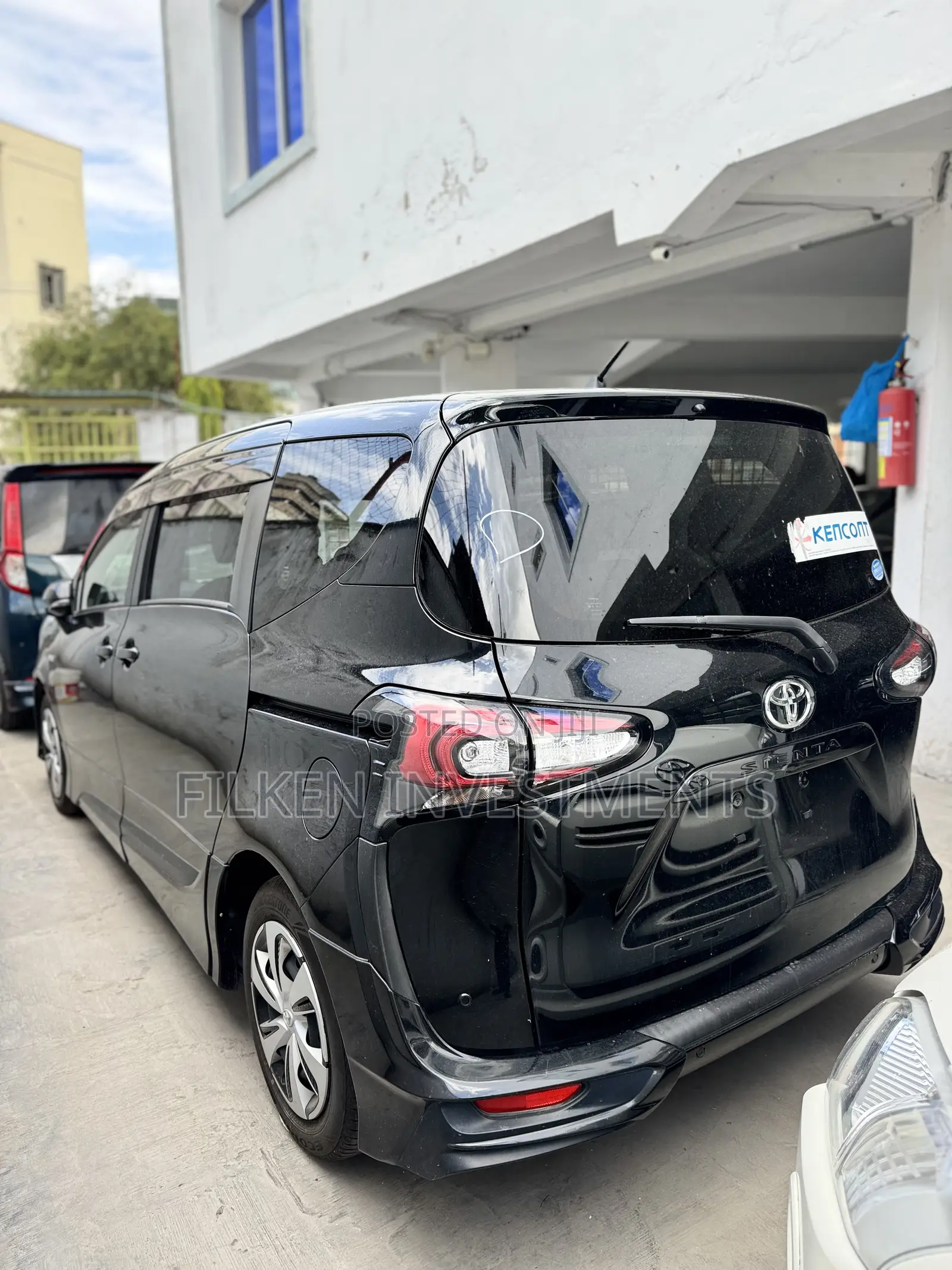 Toyota Sienta 1.5 Hybrid FWD 2021 Black