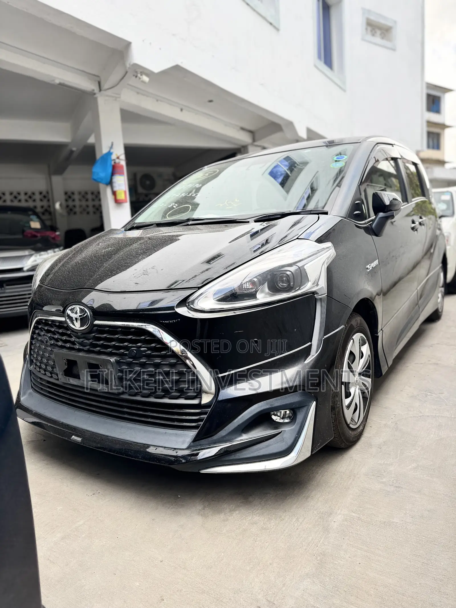 Toyota Sienta 1.5 Hybrid FWD 2021 Black