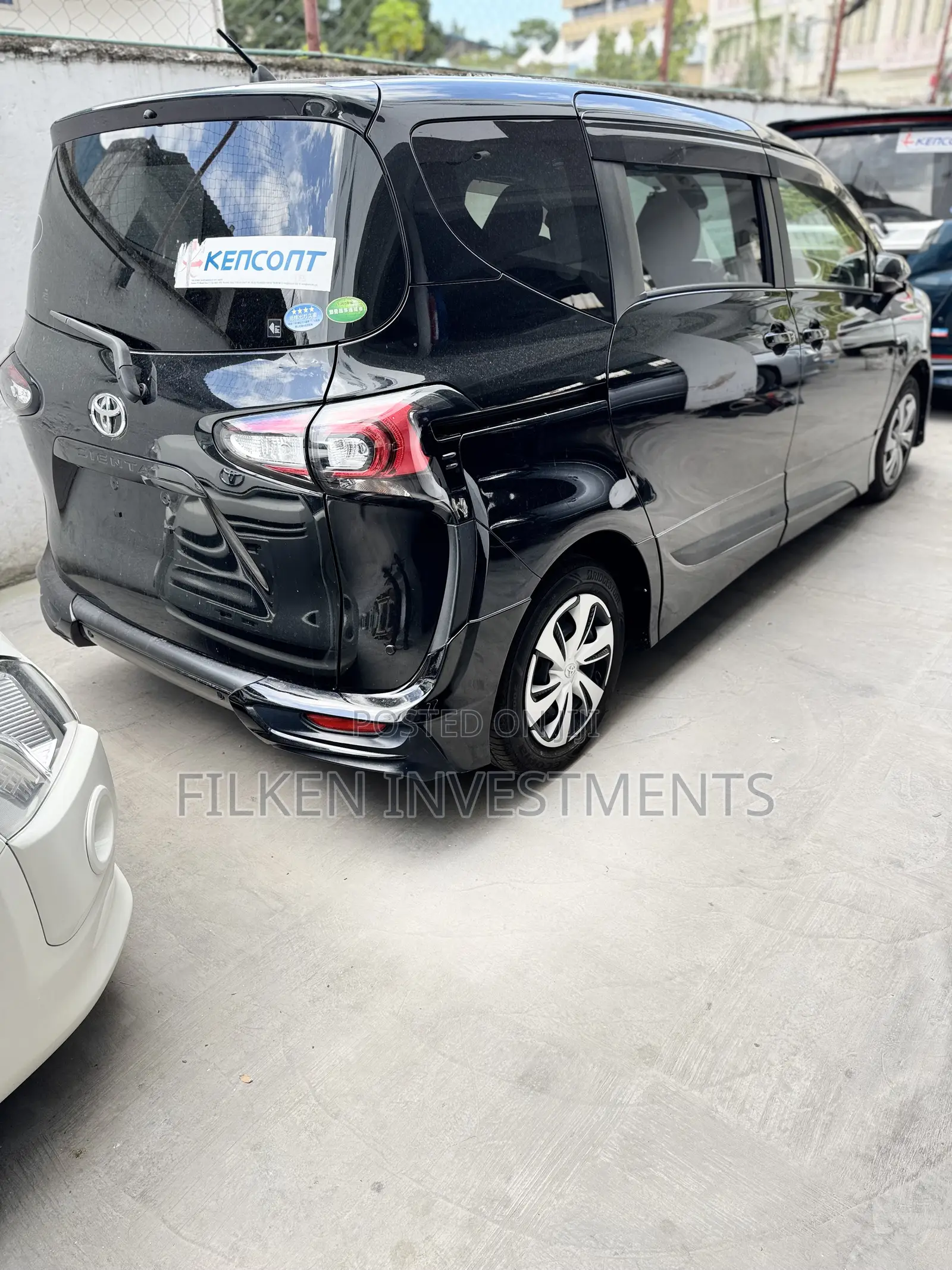 Toyota Sienta 1.5 Hybrid FWD 2021 Black