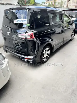 Toyota Sienta 1.5 Hybrid FWD 2021 Black