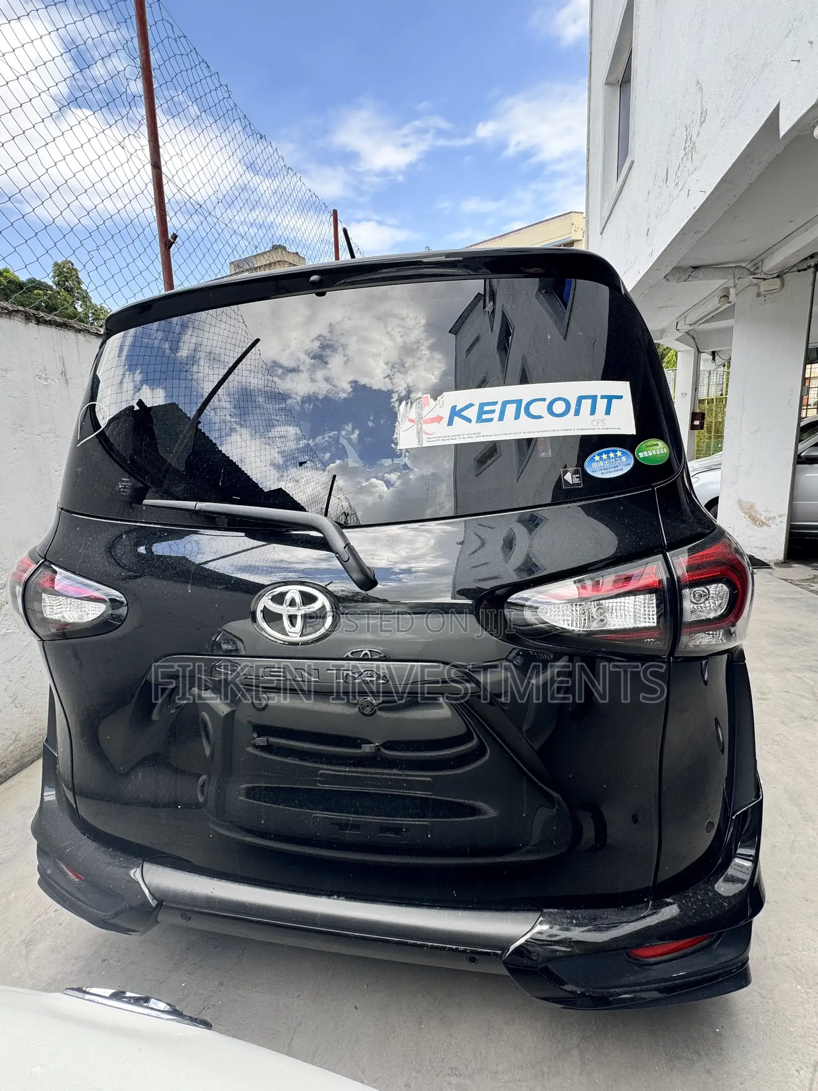 Toyota Sienta 1.5 Hybrid FWD 2021 Black