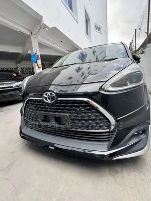 Toyota Sienta 1.5 Hybrid FWD 2021 Black