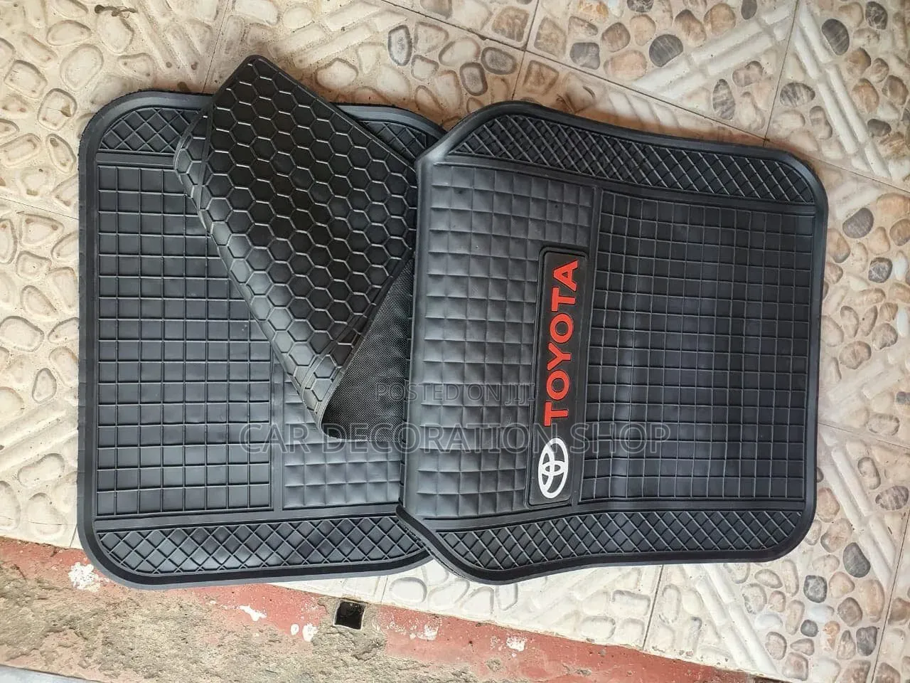 Toyota Car Floor Mats With Distinct Checked Pattern for Traction