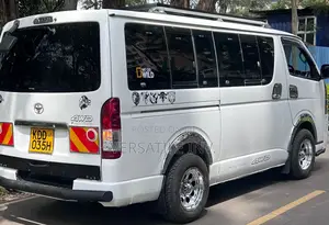 Toyota HiAce 2014 White