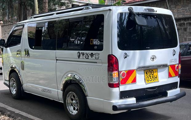 Toyota HiAce 2014 White - thumbnail 3