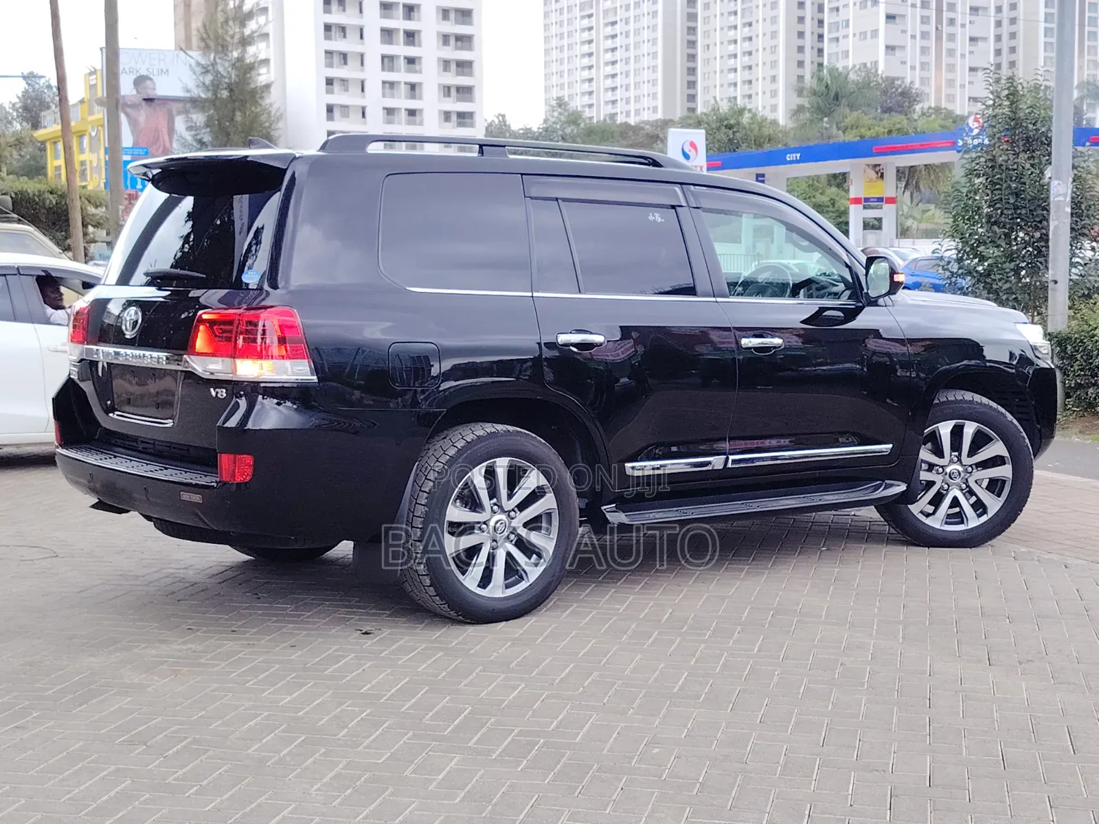 Toyota Land Cruiser 4.6 V8 ZX 2019 Black