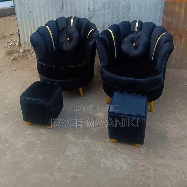 2 Flower Pedicure Seats, 2 Poufs Black Colour 