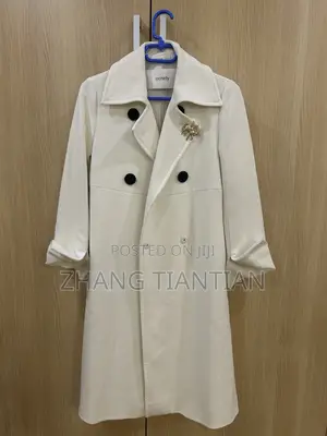 Very Elegant and Fashionable Windbreaker