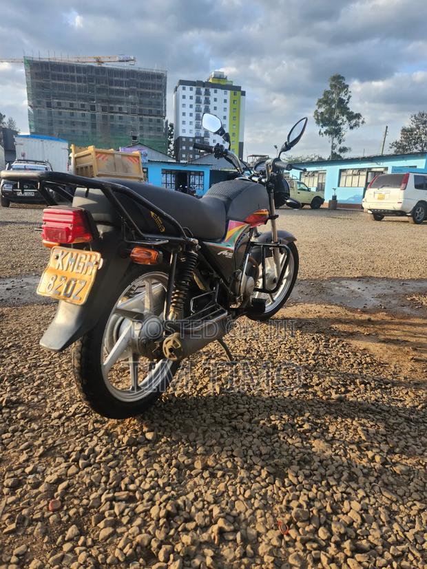 Honda CB 2025 Red - thumbnail 3