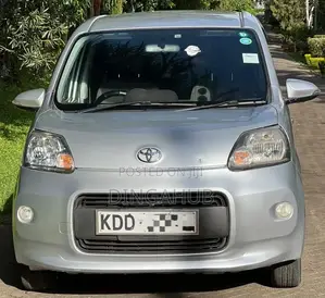 Toyota Porte 2014 Silver