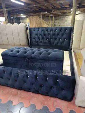 6x6 Chester Bed Dark Blue Velvet Tufted Frame With Storage Trunk
