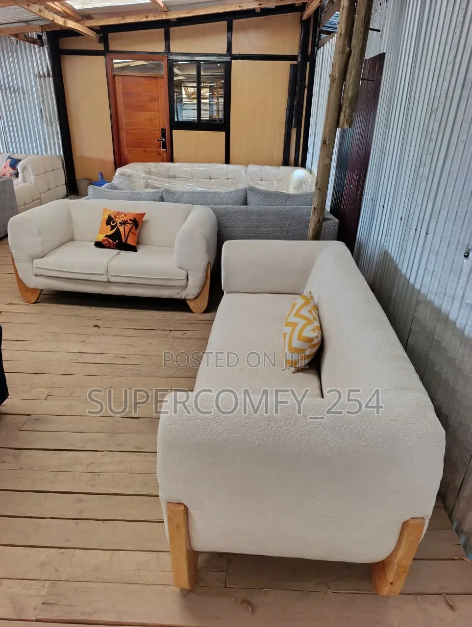 Boomerang Mahogany Stands Classic Sofa!!