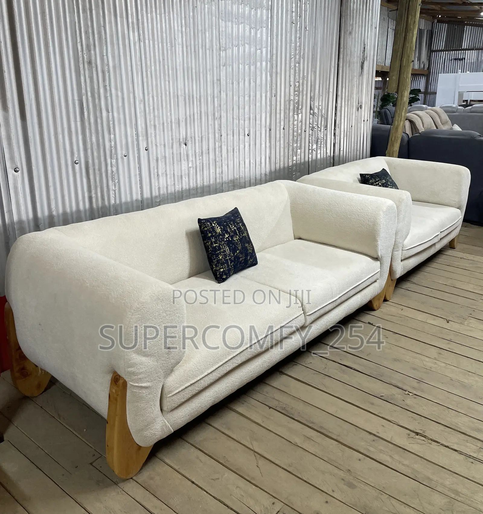 Boomerang Mahogany Stands Classic Sofa!!