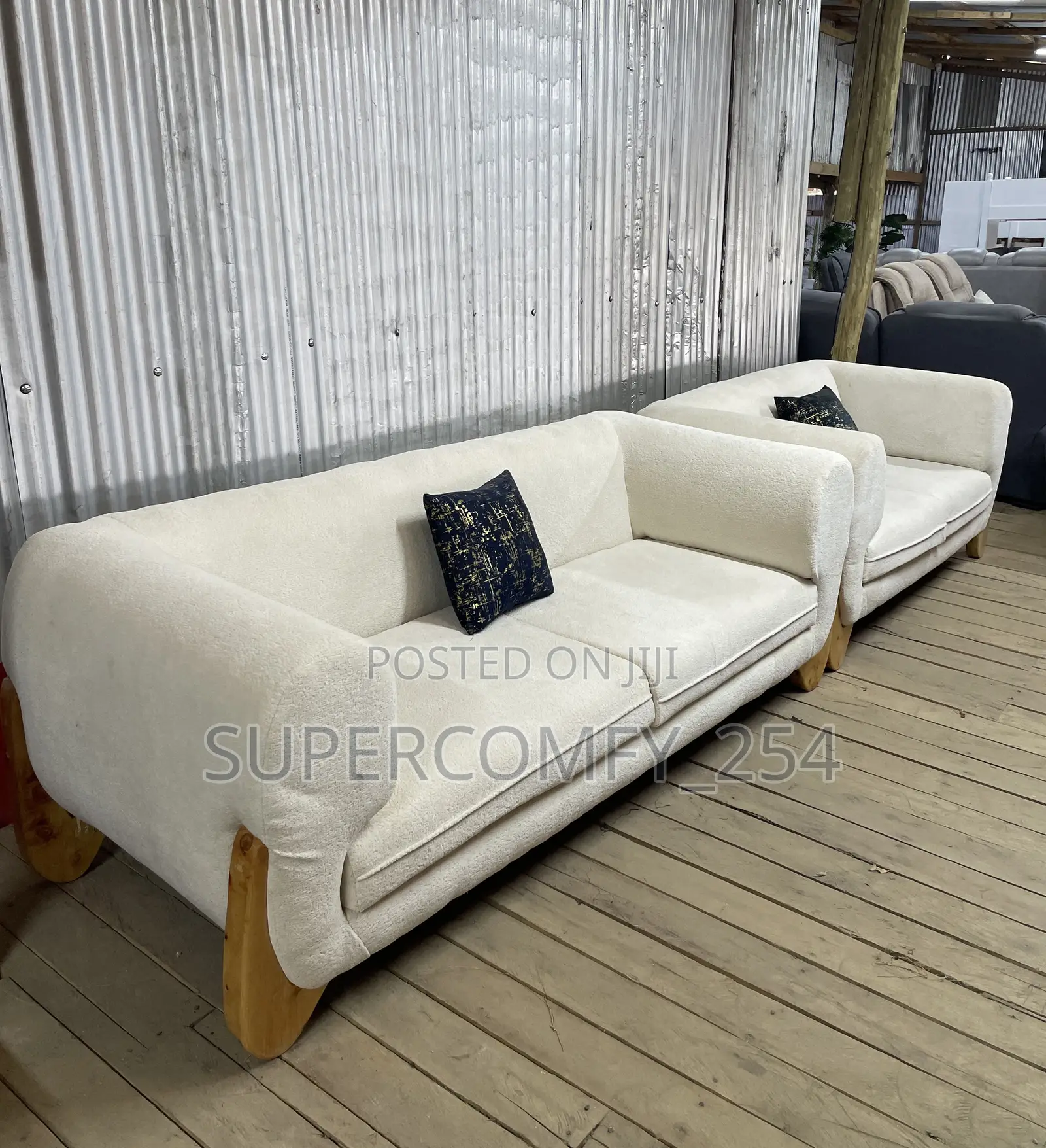 Boomerang Mahogany Stands Classic Sofa!!