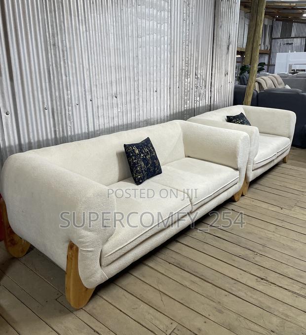 Boomerang Mahogany Stands Classic Sofa!! - thumbnail 9