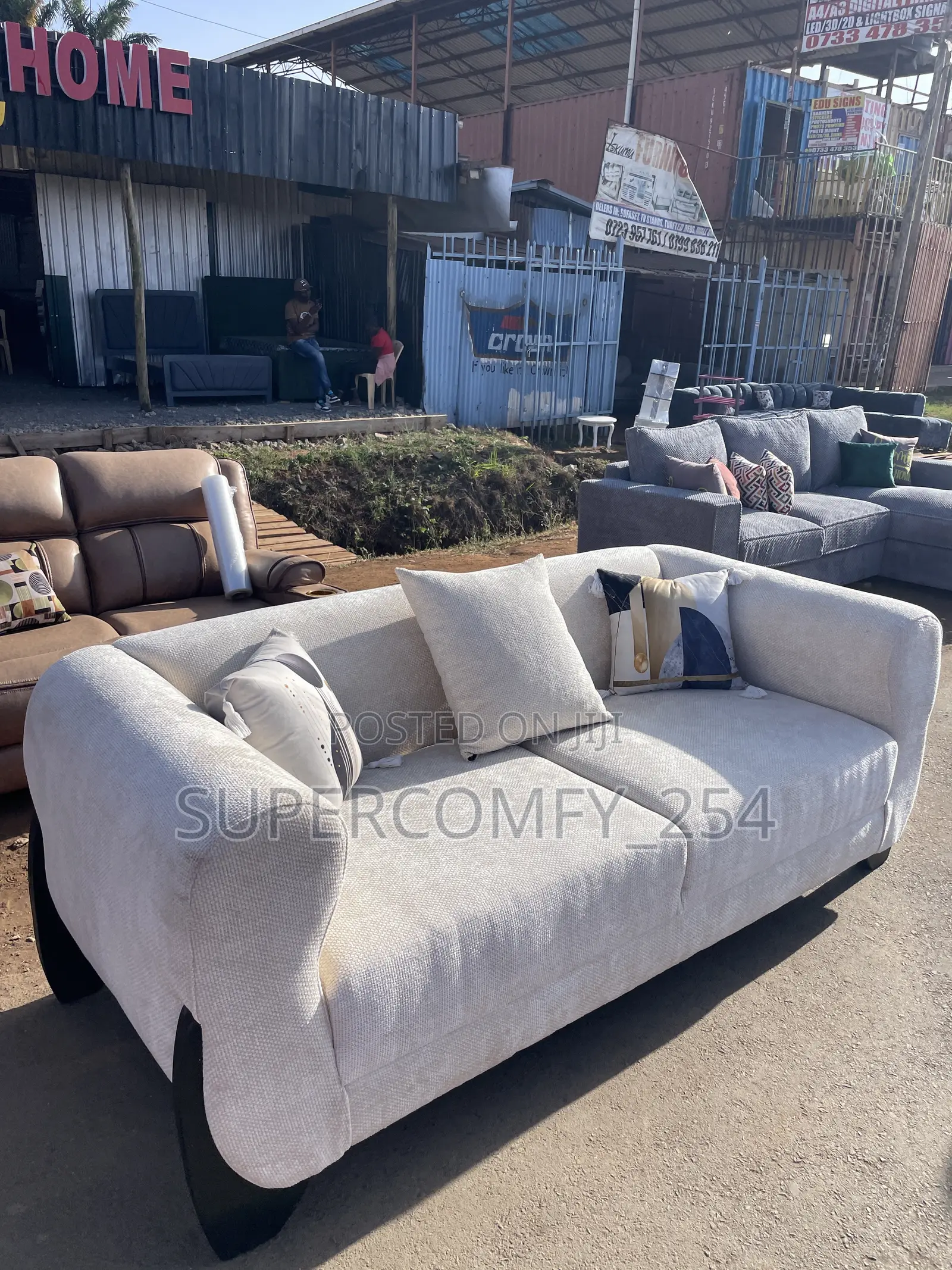 Boomerang Mahogany Stands Classic Sofa!!