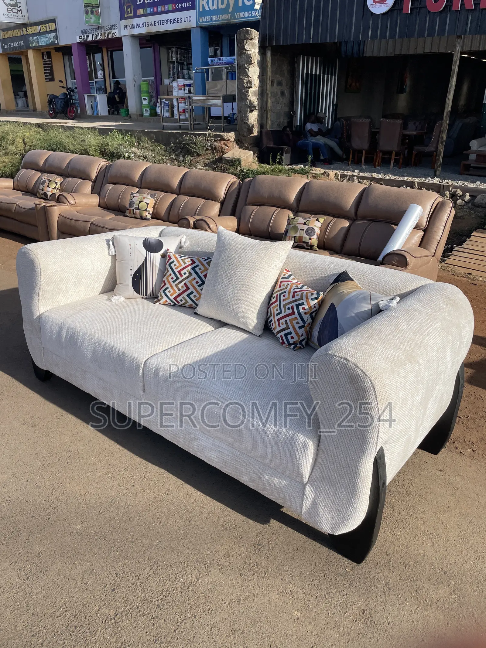 Boomerang Mahogany Stands Classic Sofa!!